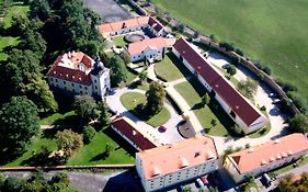 Pytloun Zámecký Hotel Ctěnice